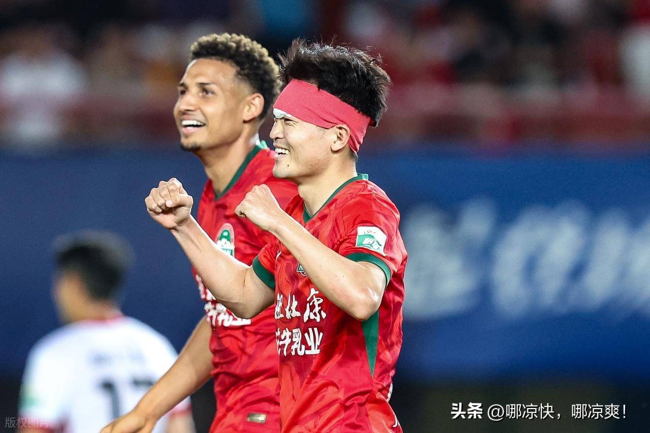 足球风暴席卷球场：球员们备战