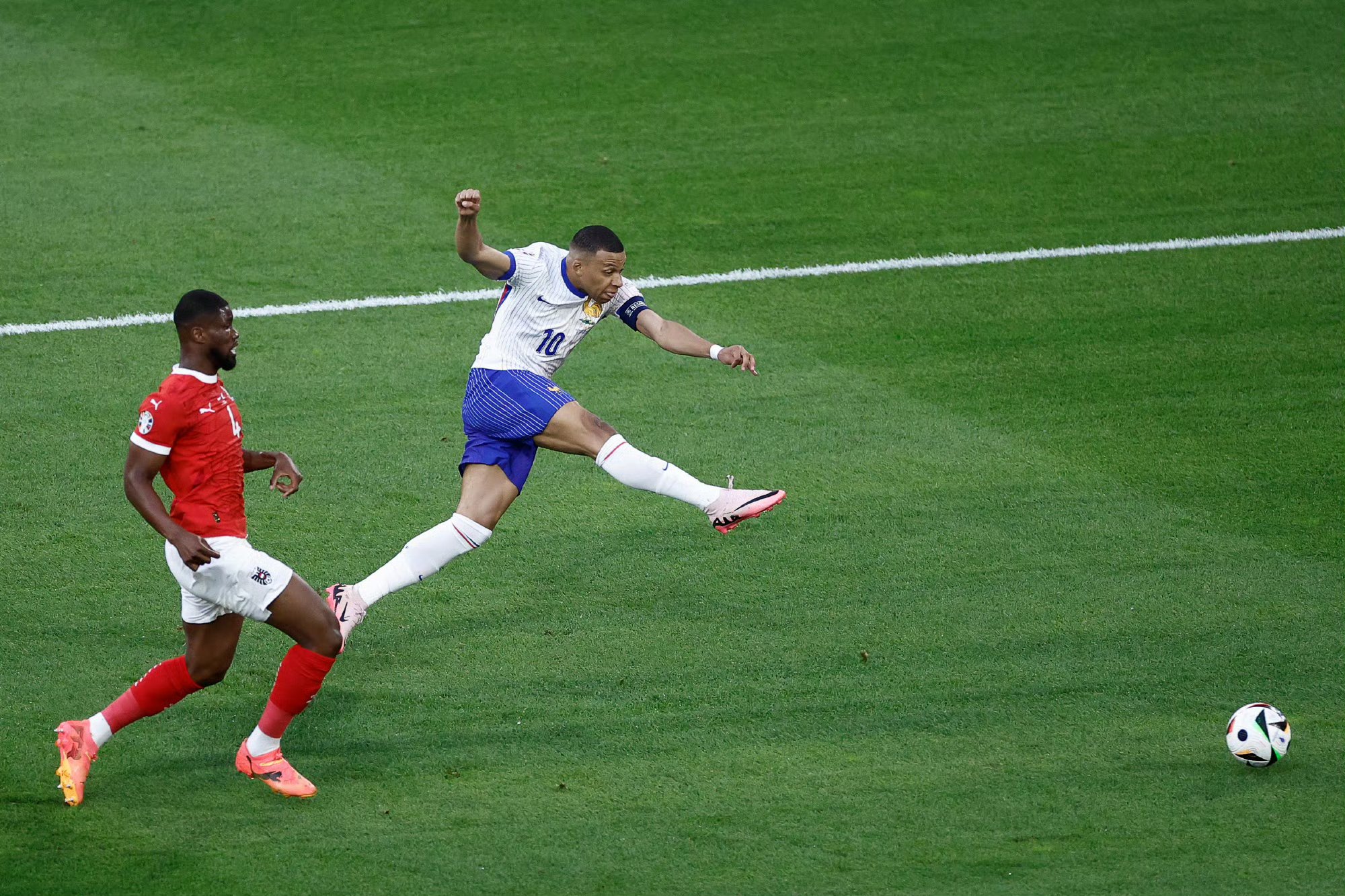 包含欧洲杯：法国3-0战胜瑞士晋级八强！的词条