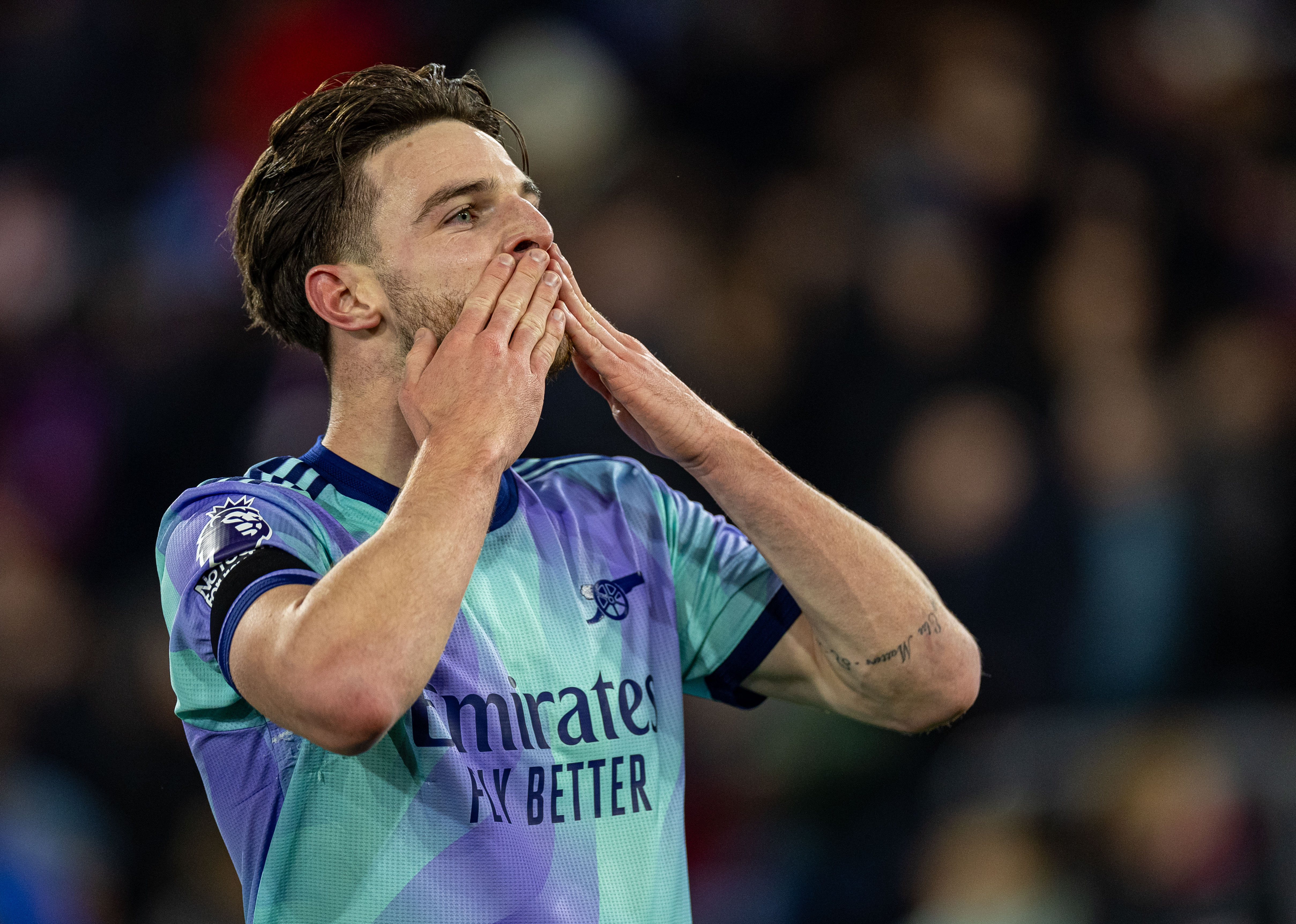 场面火爆！英超观众席沸腾不已的简单介绍