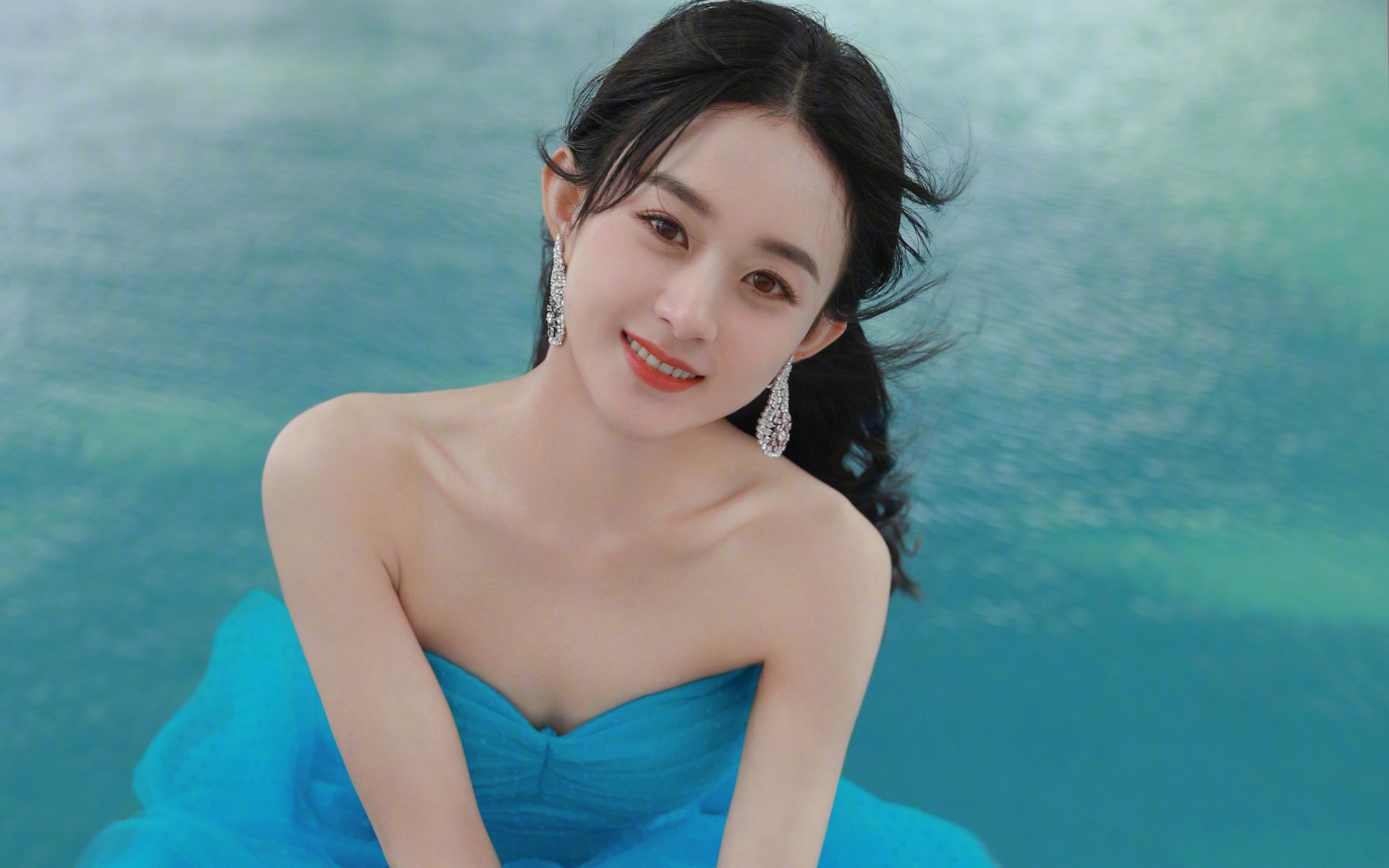 绿茵与赛道，阿劳霍的双重征服