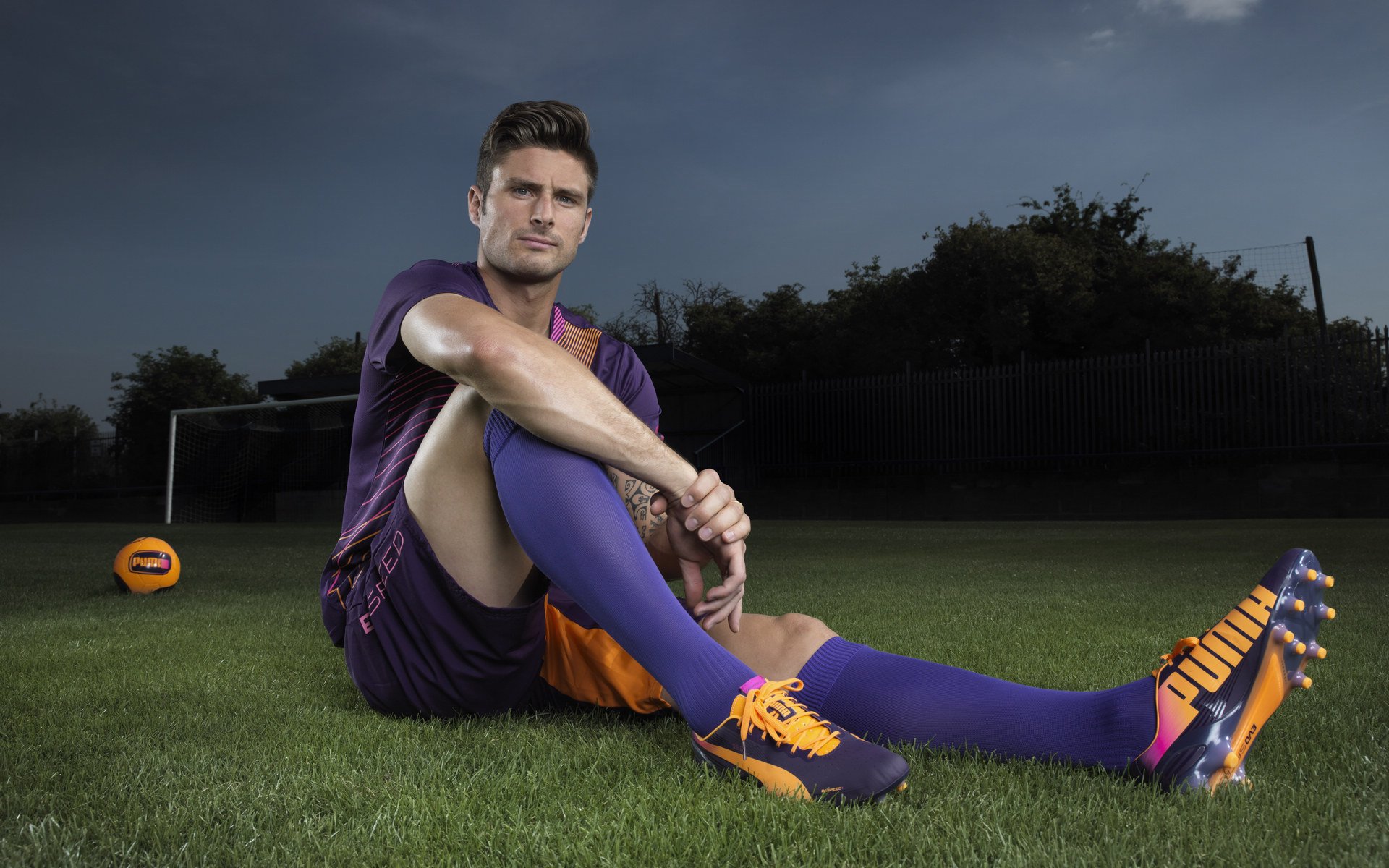 魔翼划破黑夜，波斯铁骑踏碎山海，绿茵场上的文明对话