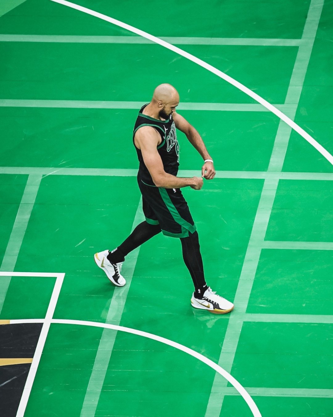 凯尔特人拿下火箭，武切维奇成为关键先生